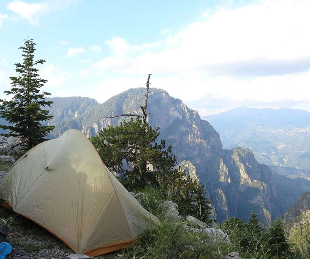 Tent on edge of precipice with crags beyond. No flat options.