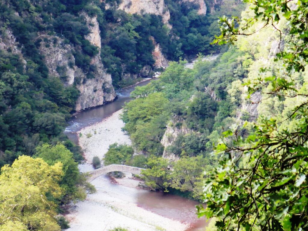 E4 to Stenoma: stone bridge over Tavropos in gorge